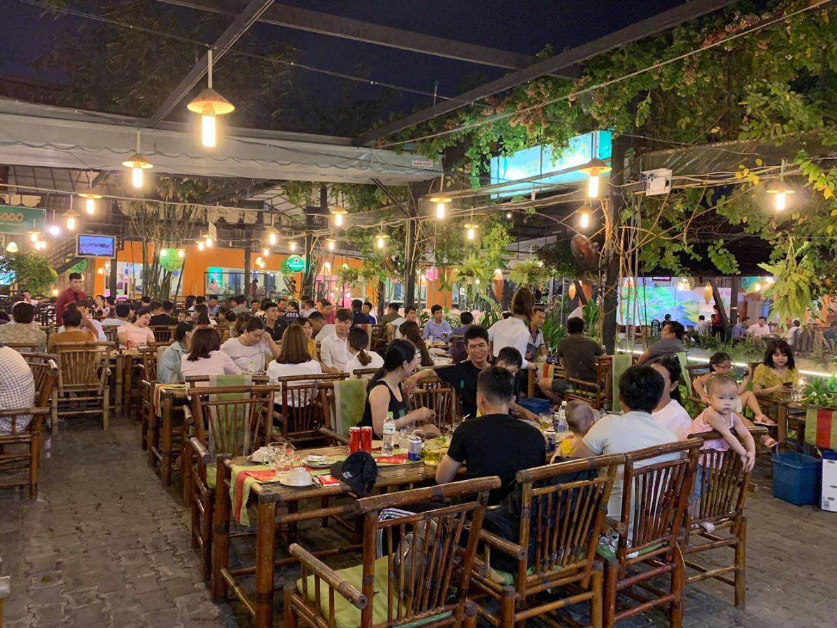 Lưu ý ăn tối Tây Ninh cần đặt bàn trước để có chỗ ngồi phù hợp.