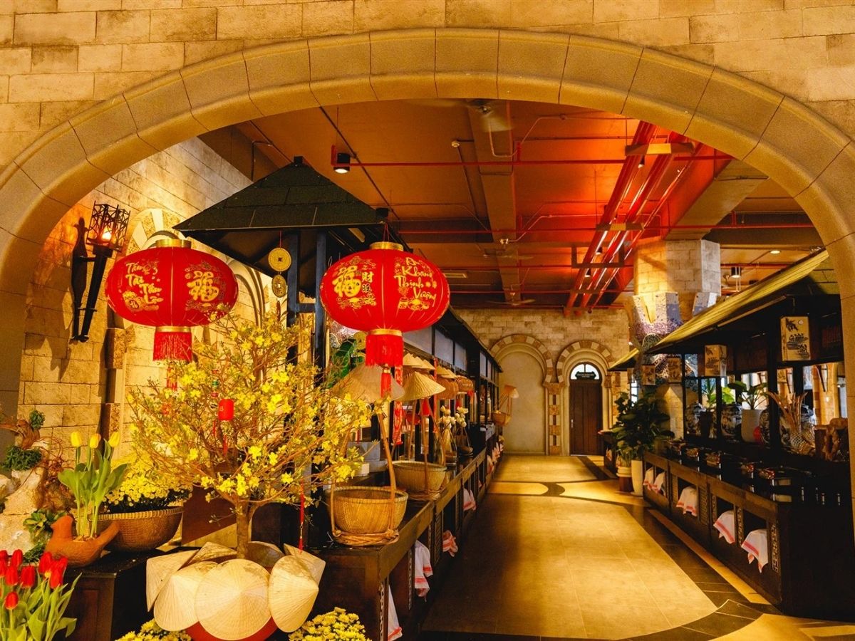 Nhà hàng Buffet Vân Sơn với không gian thoáng đãng, sang trọng phù hợp dùng bữa cùng gia đình tại Tây Ninh