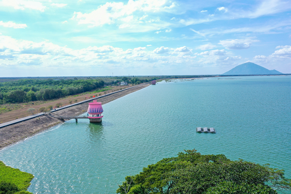 Hồ Dầu Tiếng là địa điểm dã ngoại thích hợp để du xuân