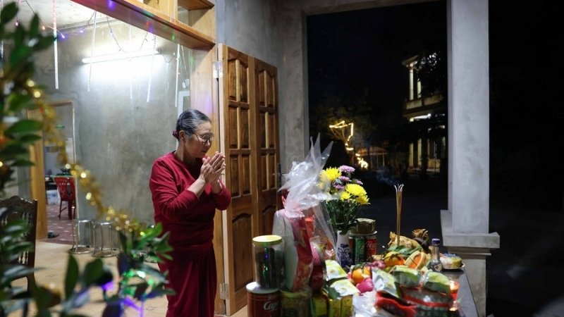 Lễ cúng giao thừa ngoài trời phải được thực hiện ở những nơi thông thoáng như trước cửa nhà, ban công 